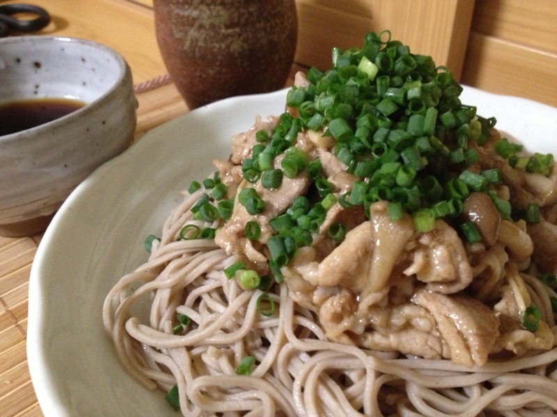 ボリュームたっぷり！蕎麦の肉乗せ！！