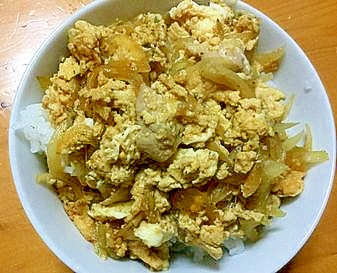 焼き鶏でスパイシー親子丼