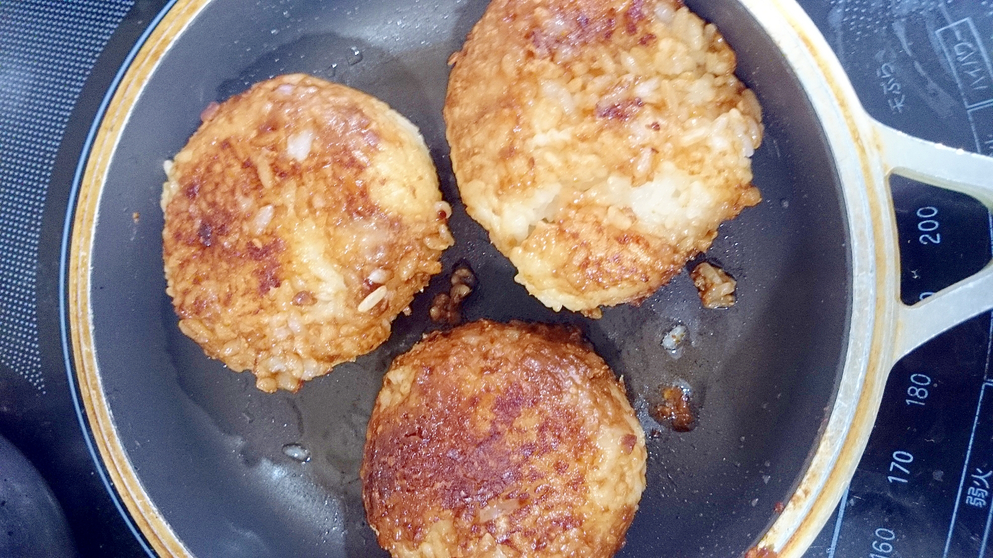 いつでも呼んで!直に触らない、味噌おにぎり