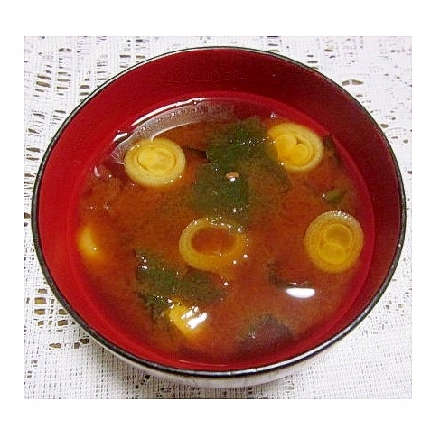 わかめとねぎの赤だし