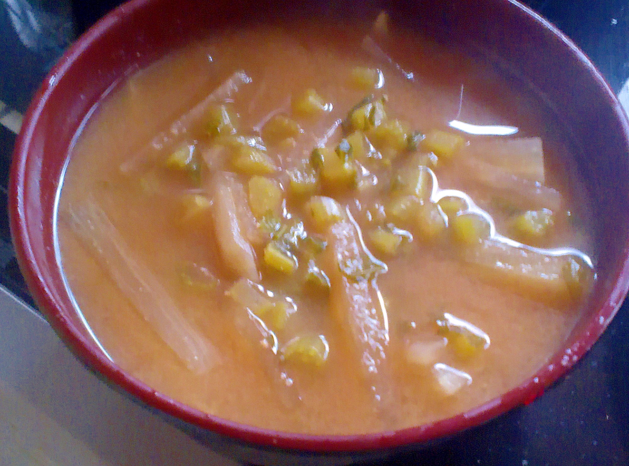 おいしくエコ 大根の葉と白い部分でお味噌汁 レシピ 作り方 By かっぺ4217 楽天レシピ