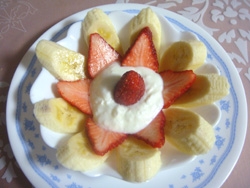 junさんこんにちは～♪私もmimiさんと並んでつくレポしましたよ（＾ｖ＾）バナナと苺で作りました。もちろん美味しかったです♪