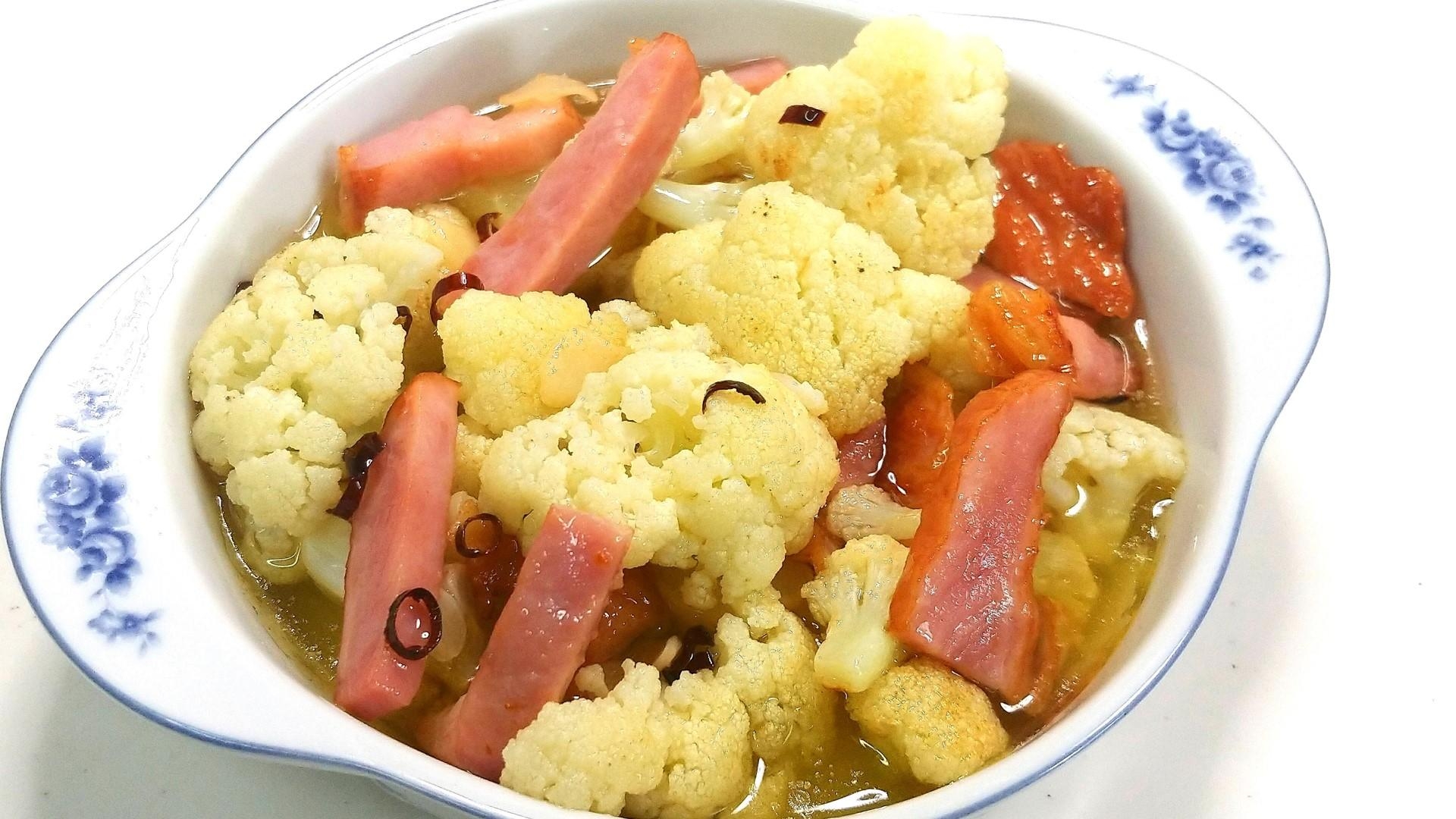 ベーコンとカリフラワーのアヒージョ★動画あり★