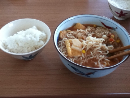 みんな大好き♪トマトチキンラーメン鍋