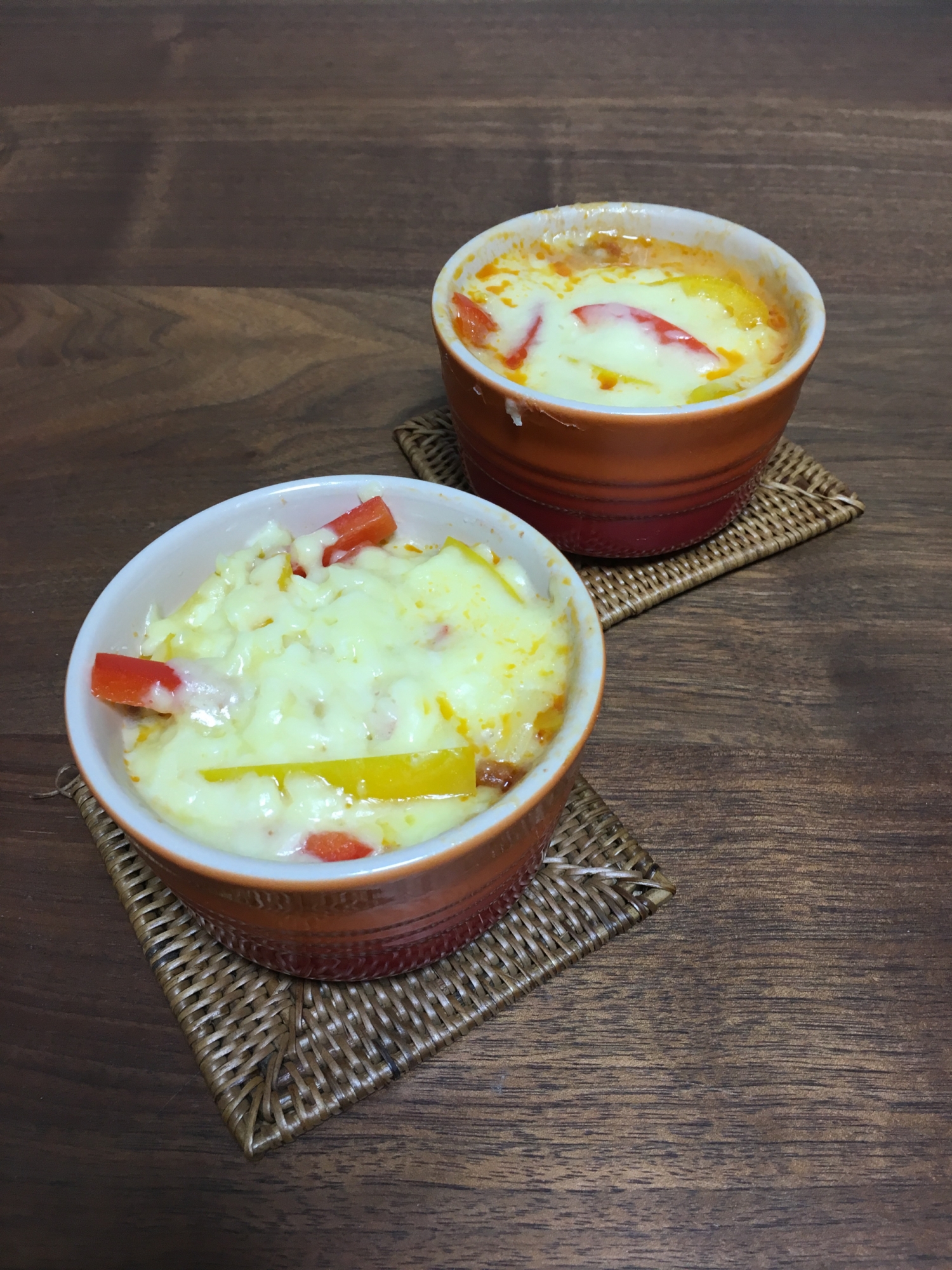 余ったミートソースで！カラフルなポテトグラタン