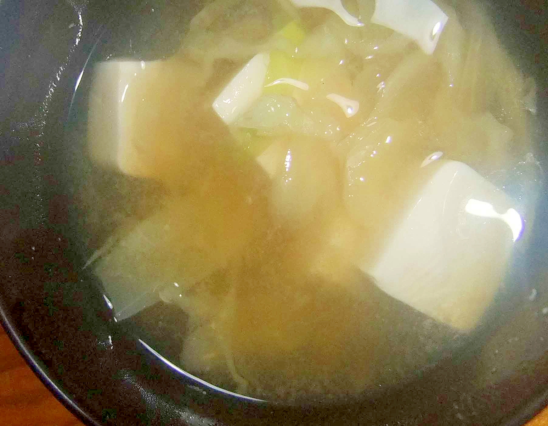 キャベツとお豆腐のお味噌汁