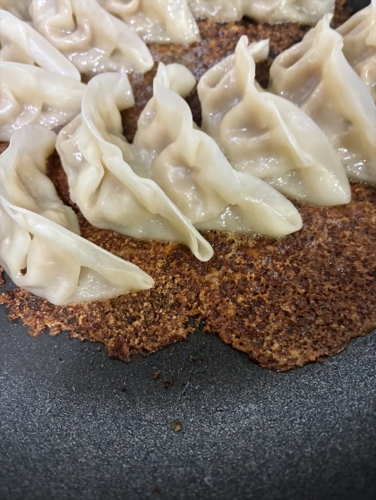 【画像付き解説】★パリパリ羽根付き餃子の焼き方★