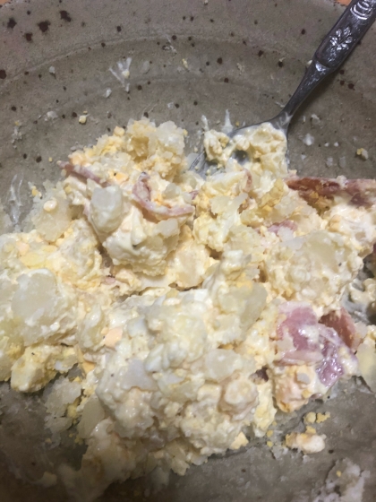 ベーコンと卵のポテトサラダ