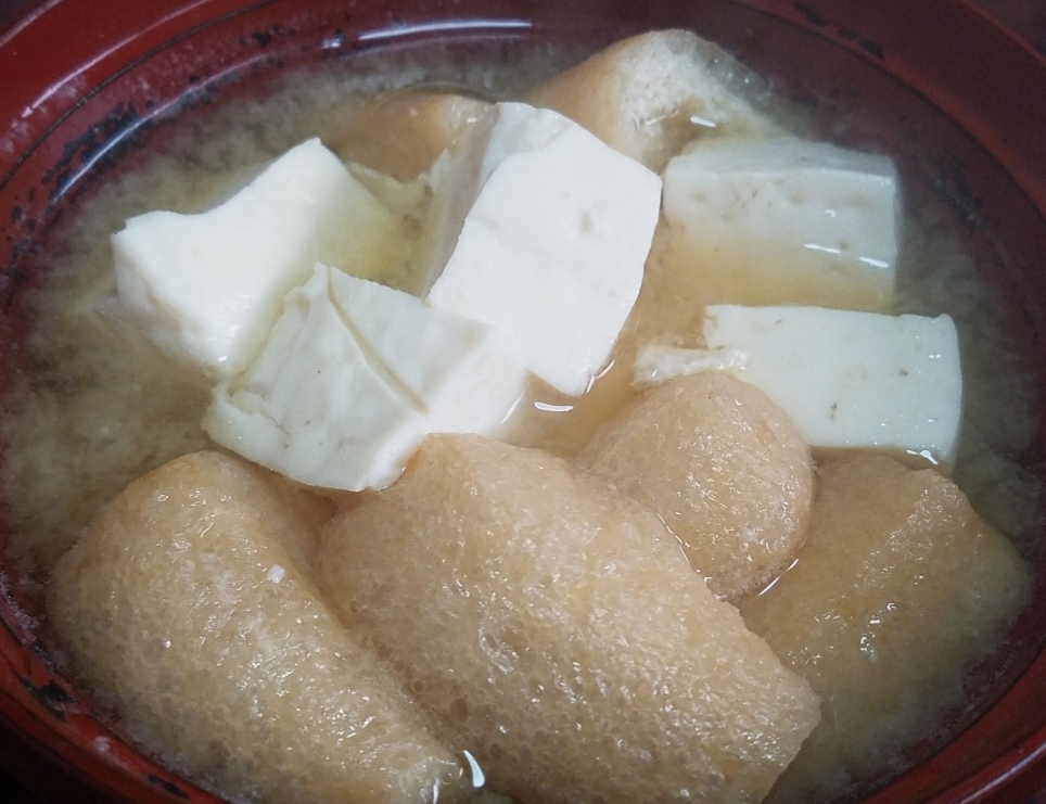 豆腐と油揚げのお味噌汁