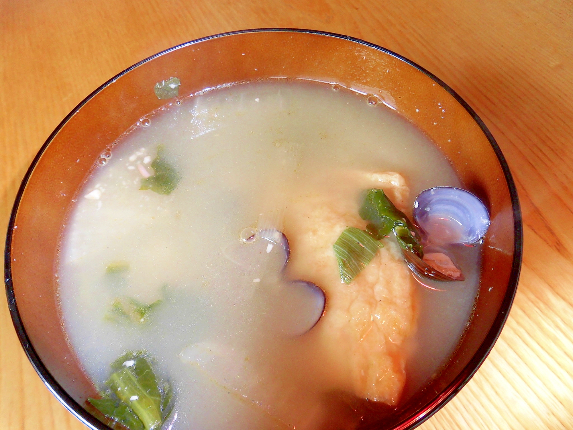 餅入り油揚げと蜆とザーサイの葉の味噌汁