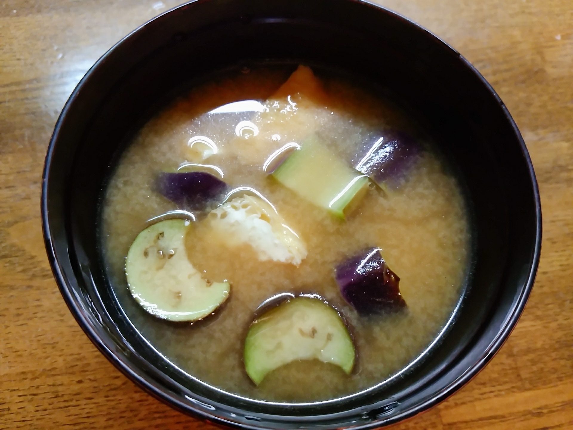 茄子と厚揚げの味噌汁