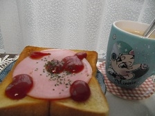 こんにちは
ケチャップをのせて　大満足の朝食です　美味しかったです
先日は　つくレポ　ありがとうございました