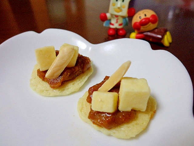 かりかりとろり♪アーモンドチーズカレーカナッペ