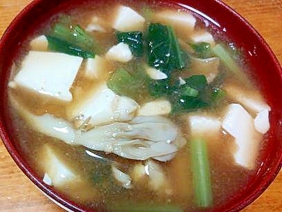 小松菜・豆腐・舞茸の　みそ汁