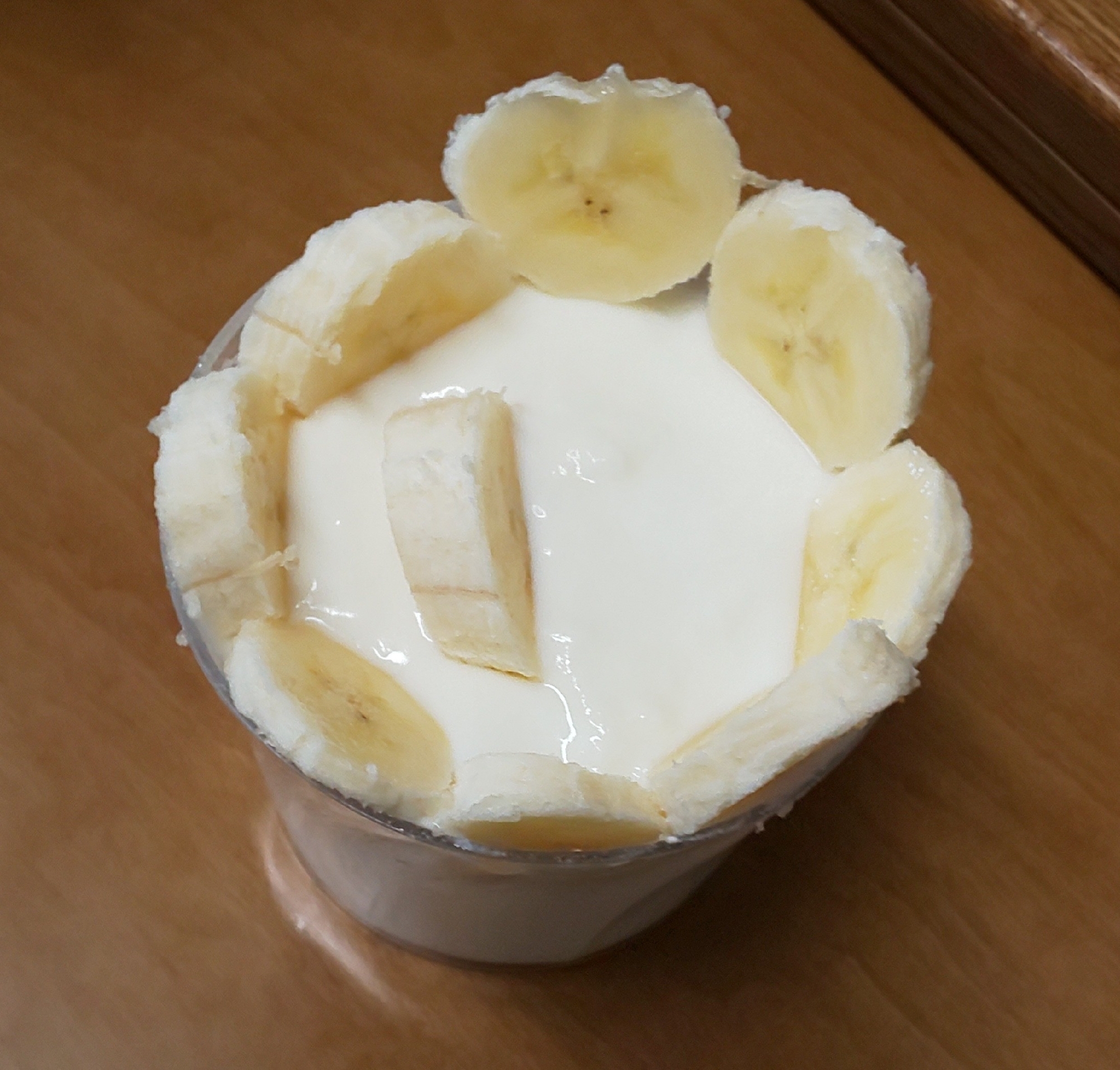 ヨーグルトにアイスとバナナを
