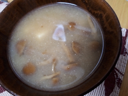 味噌汁（なめこ、豆腐、昆布）