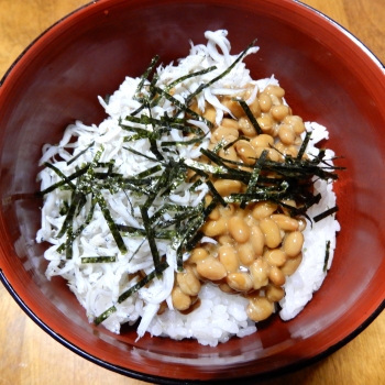 ご無沙汰です❤・・❤添加物アレルギー以来、食事に制限が出て来て、、、でも、納豆は毎日くらい食べたいので嬉しいです♪カルシウム万歳↑たっぷりと美味しく１食♡ポチ♡