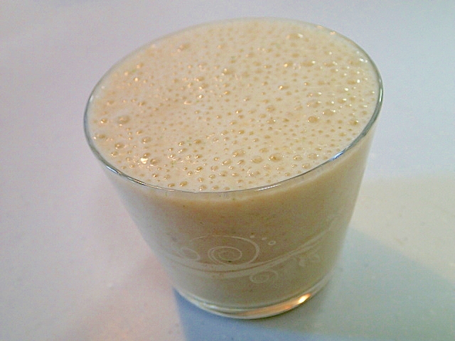 バナナ・蜜柑・キャベツ・豆苗の美的ミルクジュース