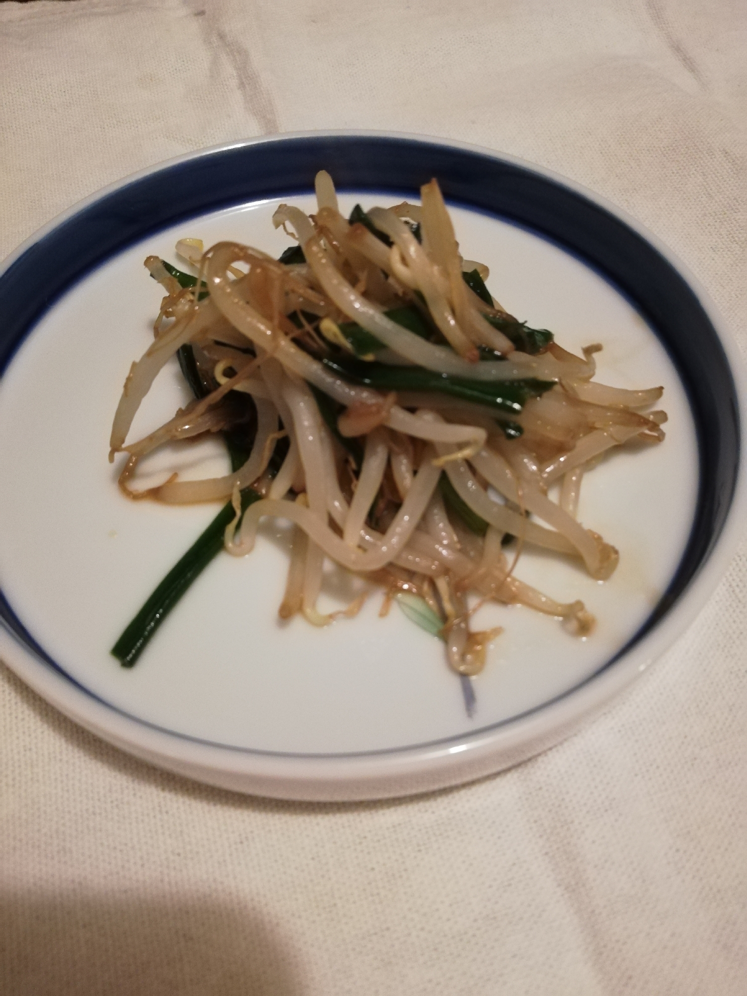 モヤシとにらの醤油炒め