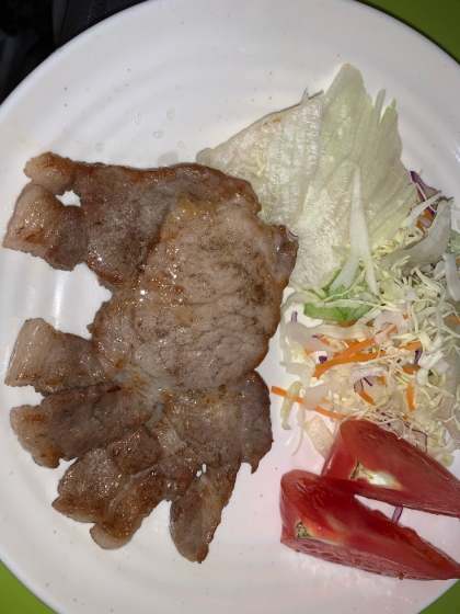 シンプルレシピ☆豚ロース厚切り肉のソテー