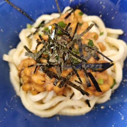 1人のお昼ご飯は！激ウマ簡単ごま納豆うどん！