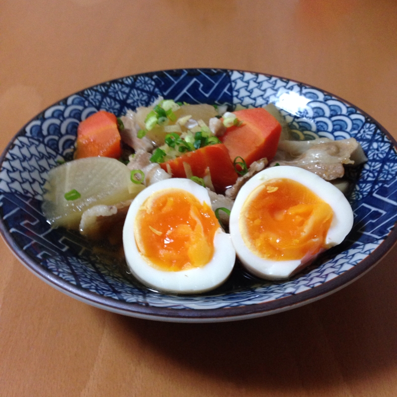 豚ばらと大根と卵の煮物♪