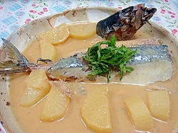 マルマル１匹豪快鯖の味噌煮