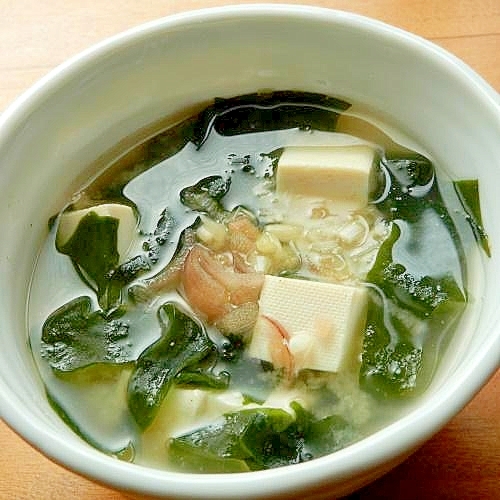 ５分 男の方も喜ぶ おふくろの味噌汁 わかめ レシピ 作り方 By ジョン リーバス 楽天レシピ