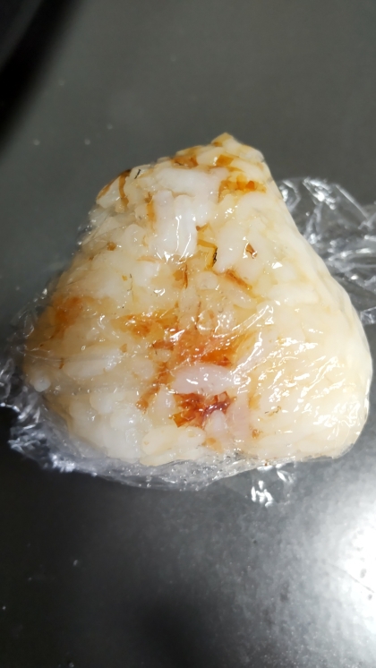 余った納豆のタレを活用☆鰹節と納豆のタレのおにぎり