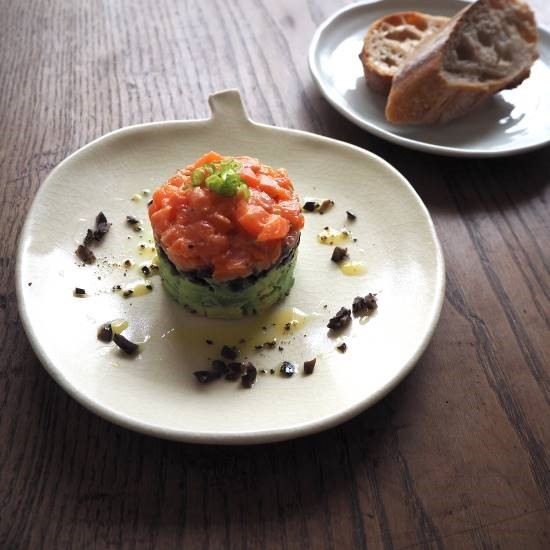 時短でおしゃれ サーモンとアボカドのタルタル風 レシピ 作り方 By Hanaemeshi 楽天レシピ 時短でおしゃれ サーモンとアボカドのタルタル風 レシピ 作り方 By Hanaemeshi 楽天レシピ