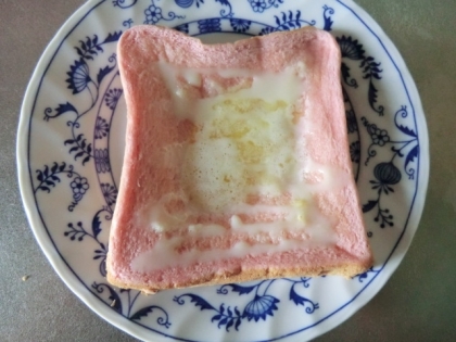 イチゴのダブルミルクトースト