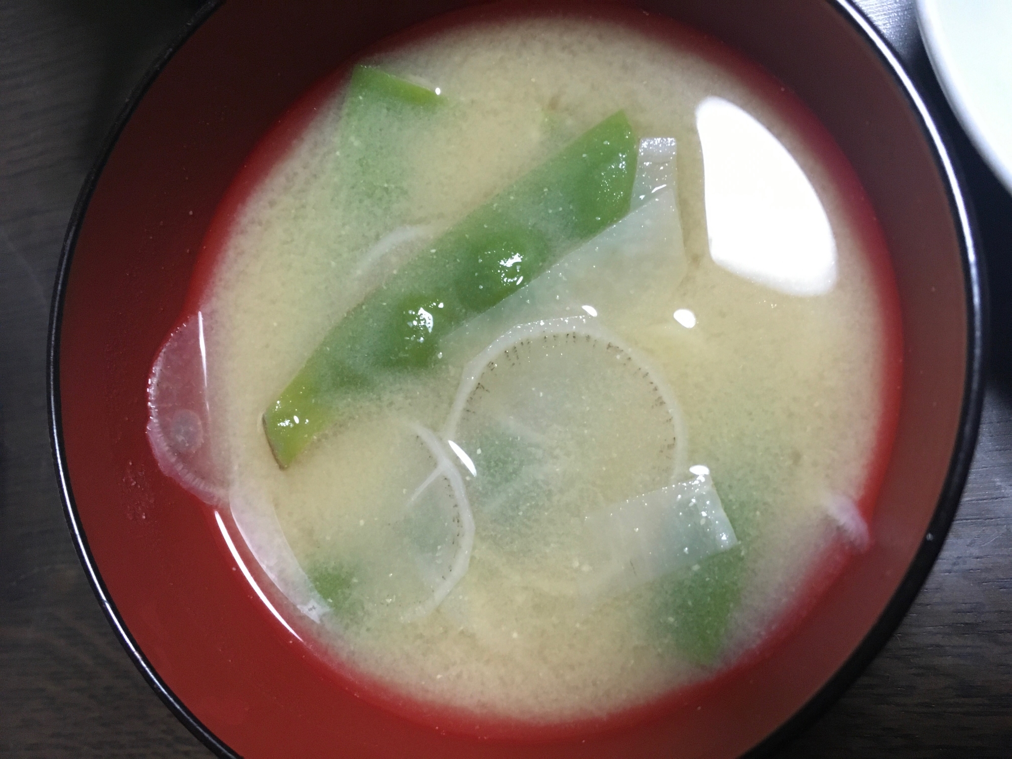 インゲンと玉ねぎの味噌汁