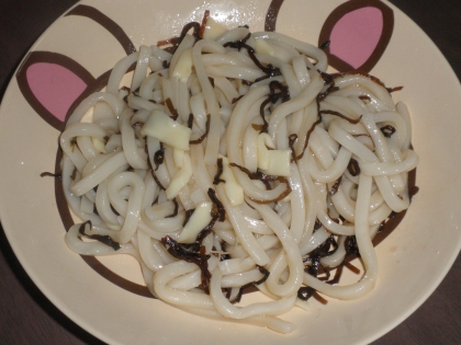 手抜き・簡単！お昼ご飯☆塩昆布チーズうどん