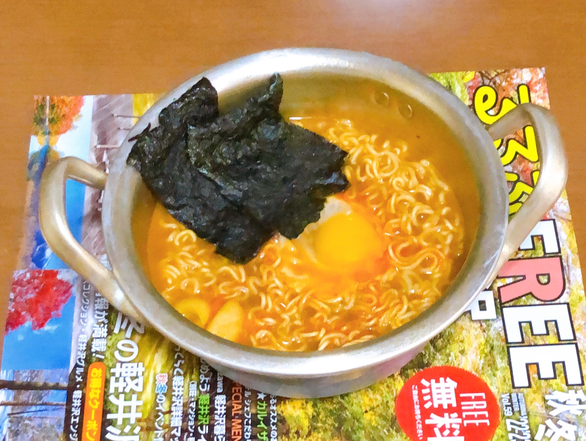 簡単⭐宮崎辛麺にニンニクと卵のトッピング