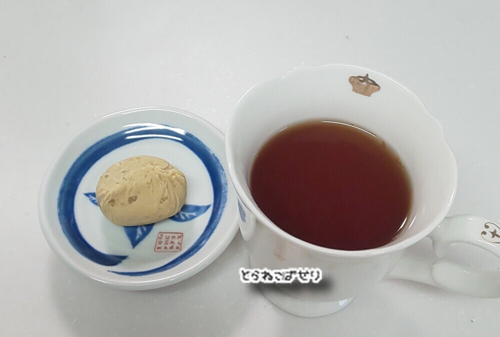 和菓子とピリッと生姜紅茶
