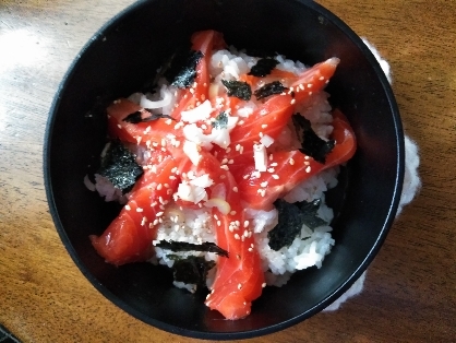 サーモン丼 / Salmon Donburi