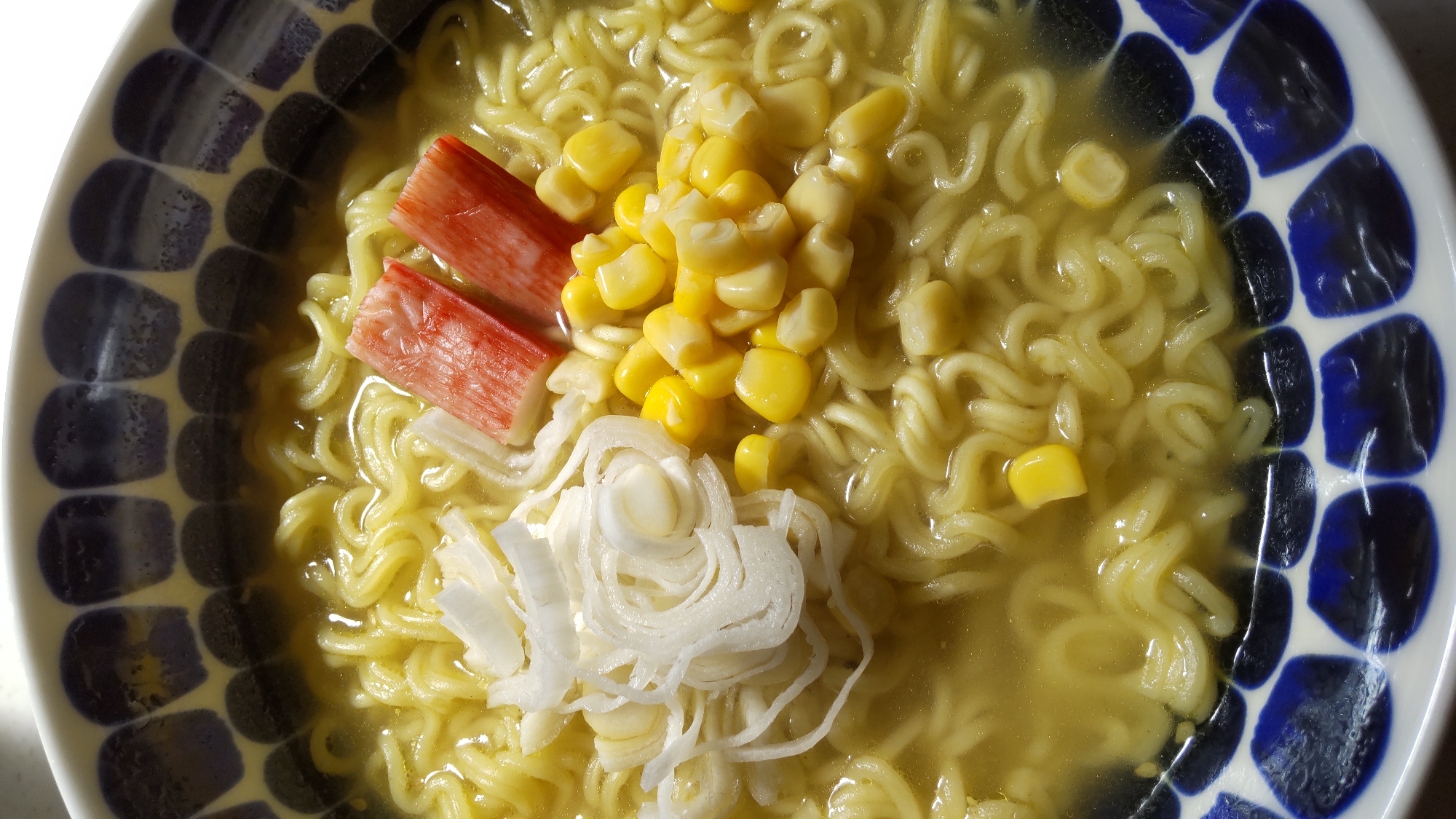 有るもので作る☆カニかまとコーンde塩ラーメン