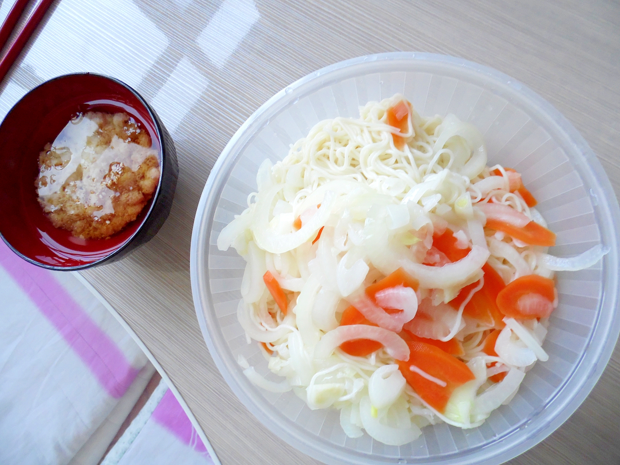 とろろと野菜の健康そうめん