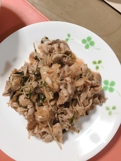 簡単！5分で作る♪豆苗入り豚キムチ炒め