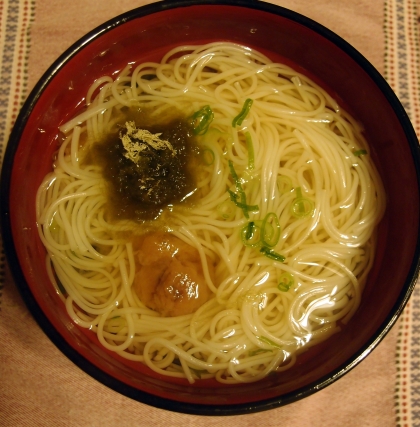 とろろ昆布と梅干しのあっさりにゅうめん