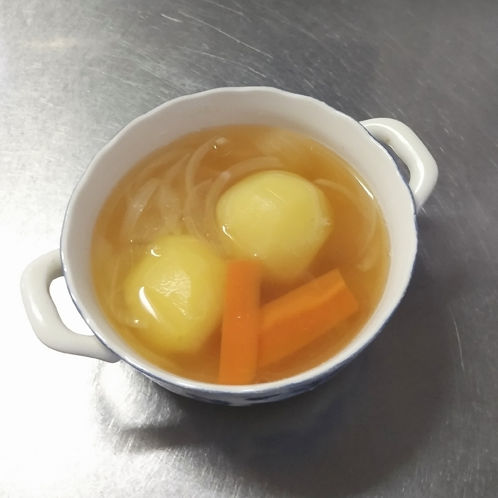 ゴロッとじゃがいものコンソメスープ