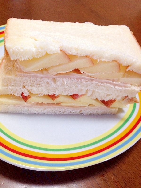 ハムマヨとりんごのサンドイッチ
