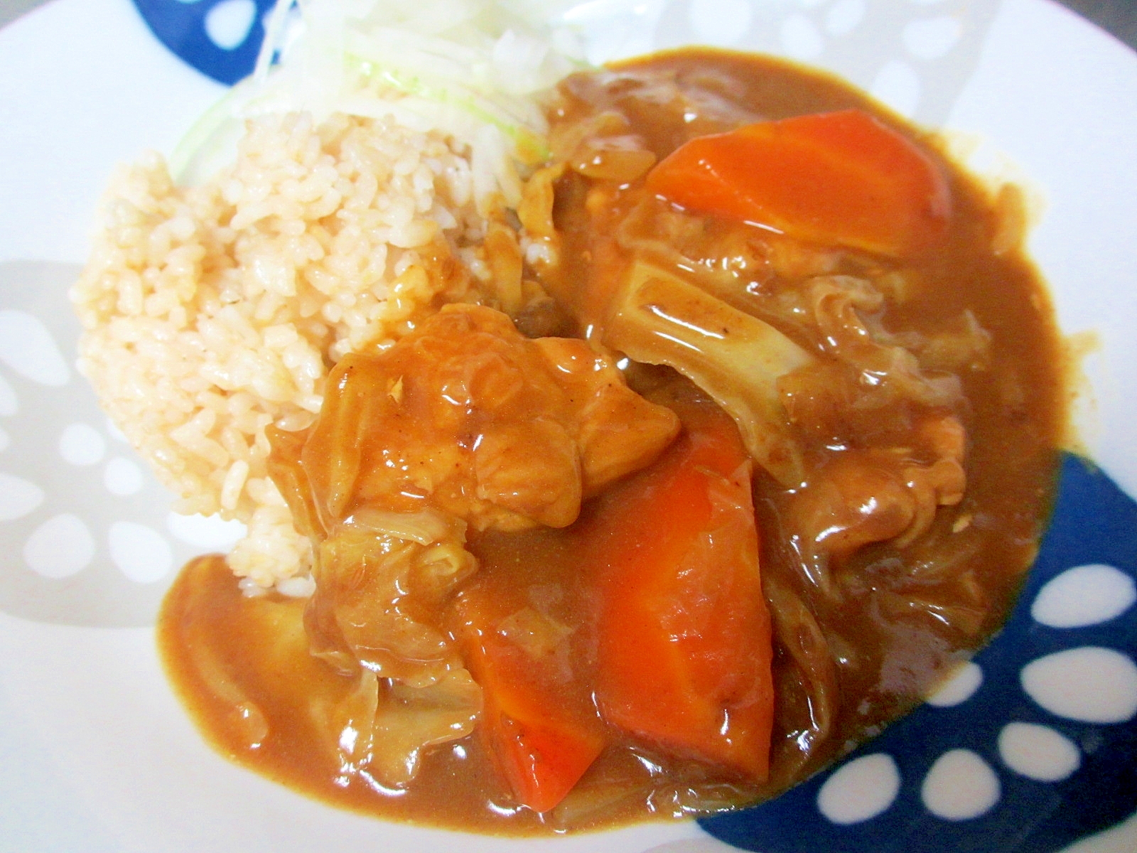 ルウでキャベツとにんじんのチキンカレー