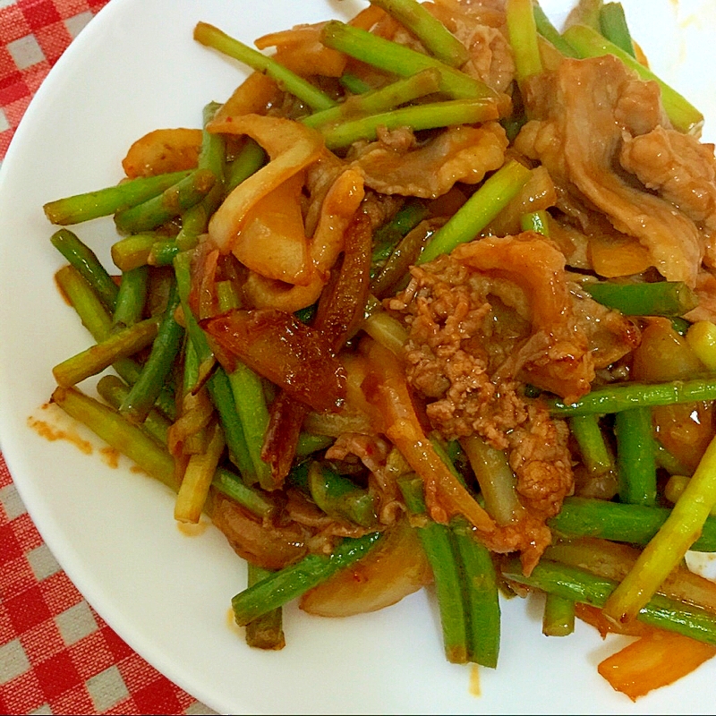 豚肉と玉ねぎとニンニクの芽の炒めもの☆