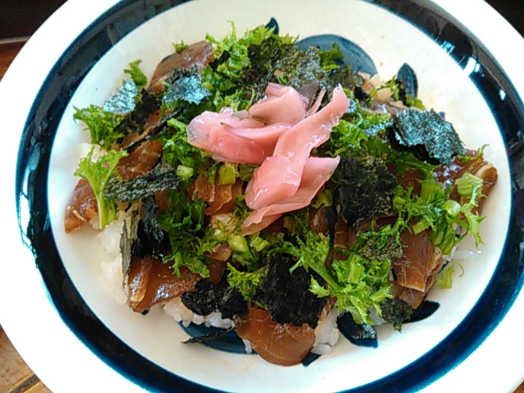 わさび菜ピリリの鮪漬け海苔丼
