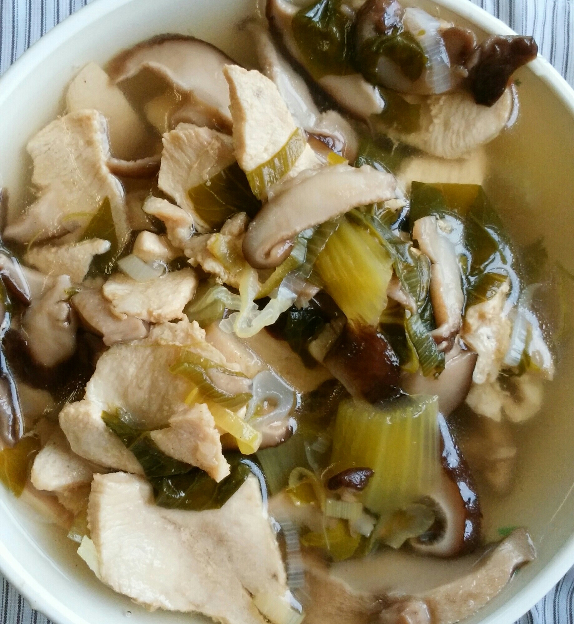 鶏胸肉とチンゲンサイの中華スープ