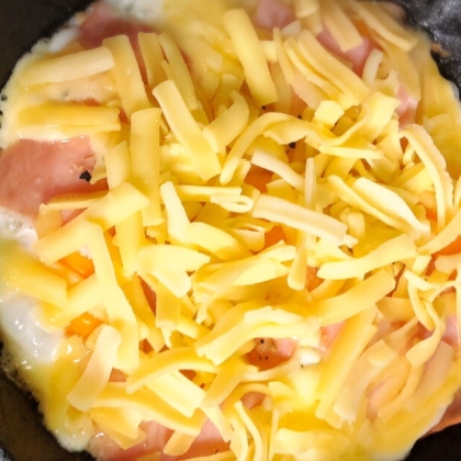 カレーチーズ目玉焼き