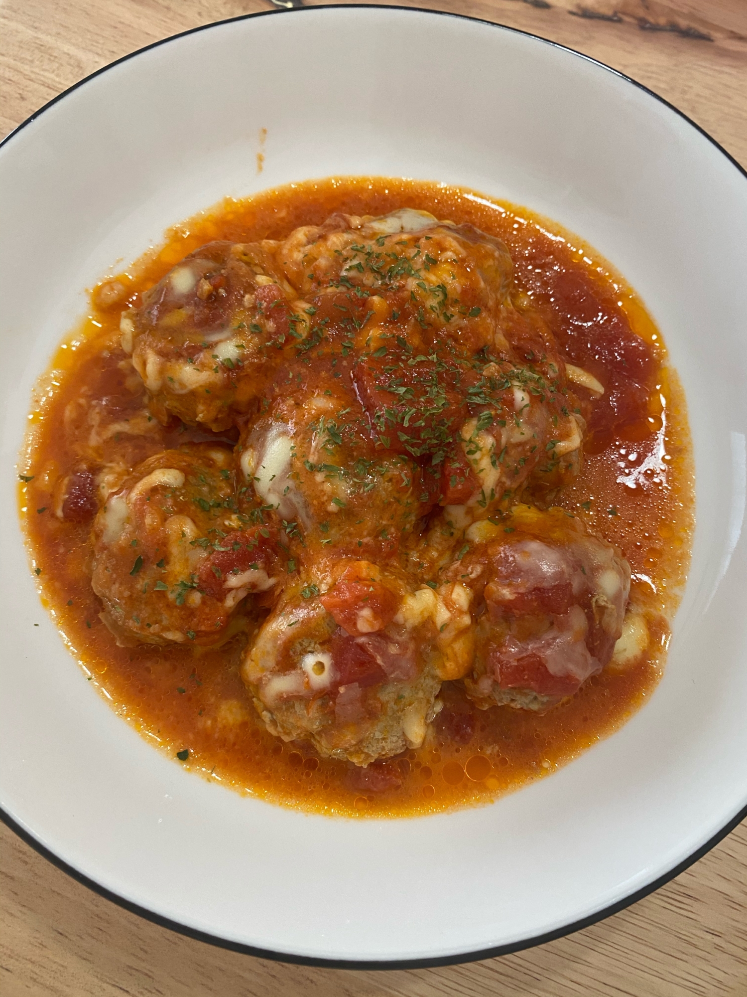 とろーりチーズが美味しい!ミートボールのトマト煮