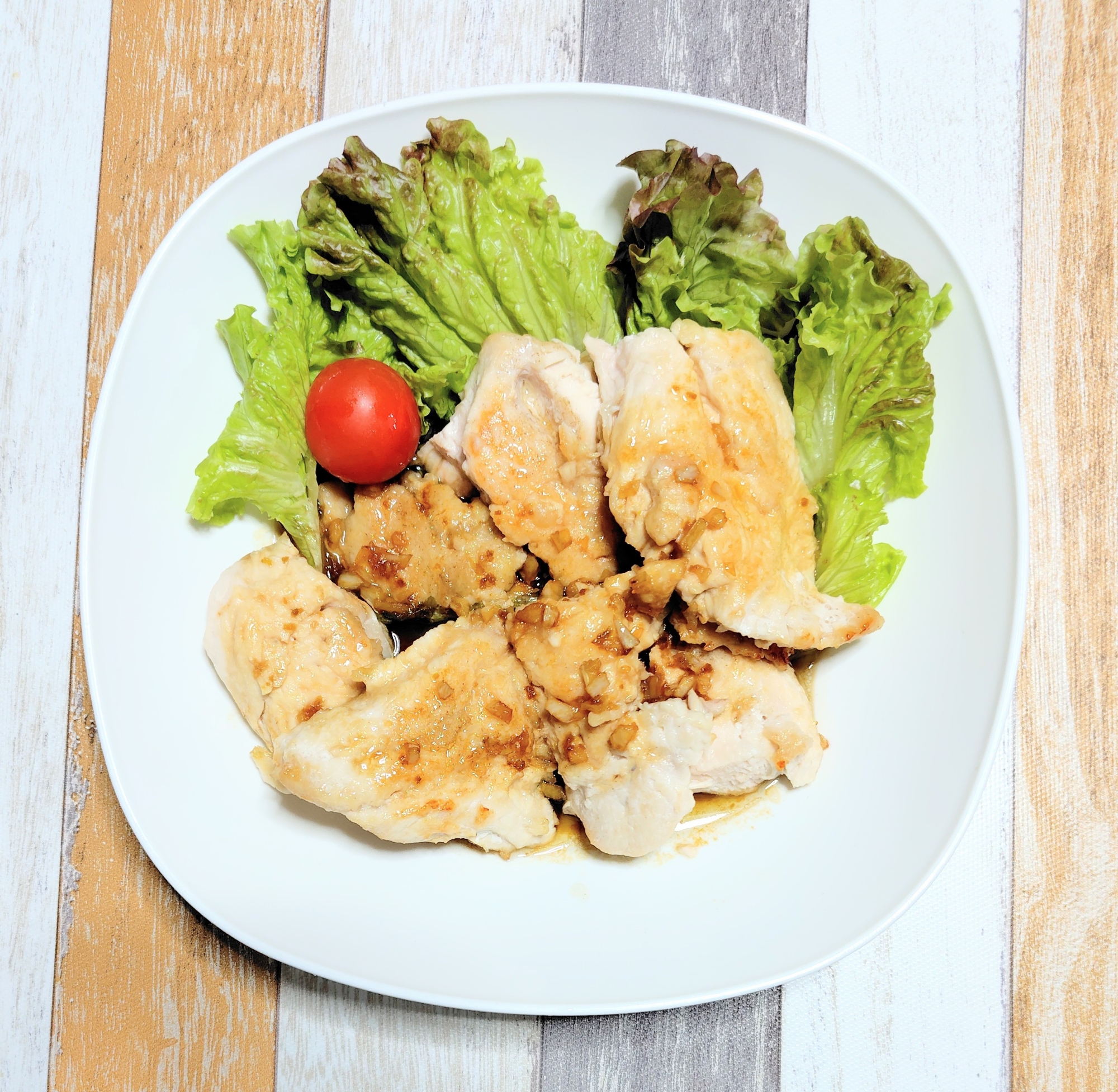 鶏むね肉のステーキガーリックバターソース