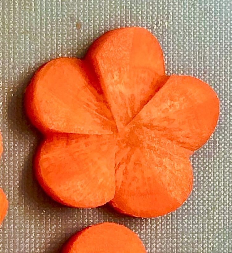 お祝いごとやパーティ あるだけで見栄え お花人参 レシピ 作り方 By Ssshoko 楽天レシピ お祝いごとやパーティ あるだけで見栄え お花人参 レシピ 作り方 By Ssshoko 楽天レシピ